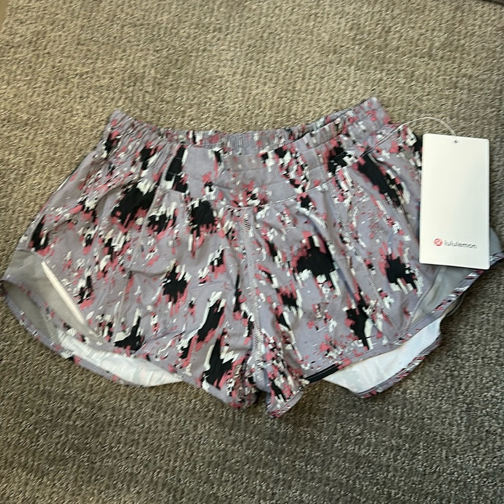 Rare lululemon short size 6
